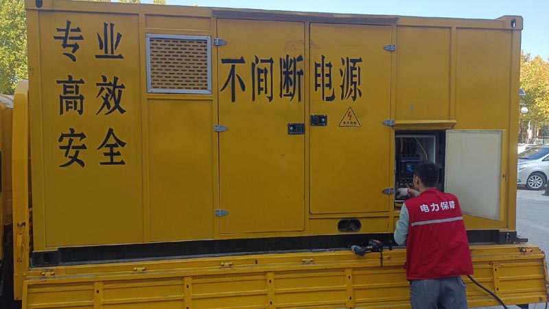 潮安柴油发电机组和UPS电源配合使用时，如何避免切换过程中的电力中断？